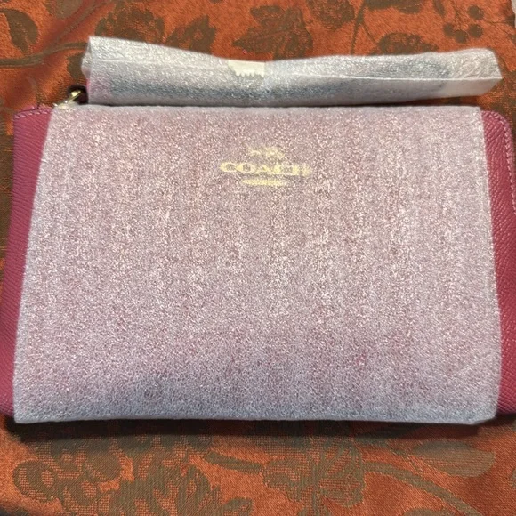 Coach Large Corner Zip Rouge Color - Picture 6 of 7